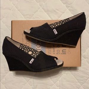 Toms Black Canvas Wedges